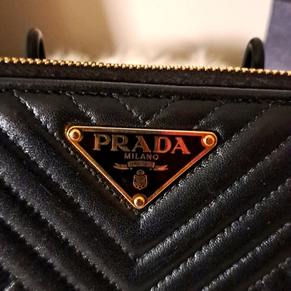 🔥🔥Prada Nappa Impunture Zip-Around Wallet - Picture 4 of 15
